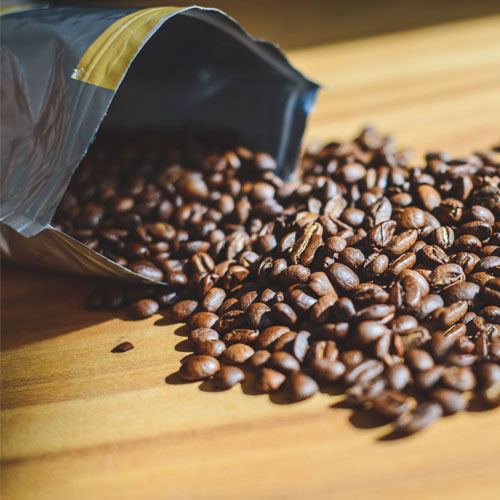 كيفية فتح أكياس القهوة المختومة المختلفة